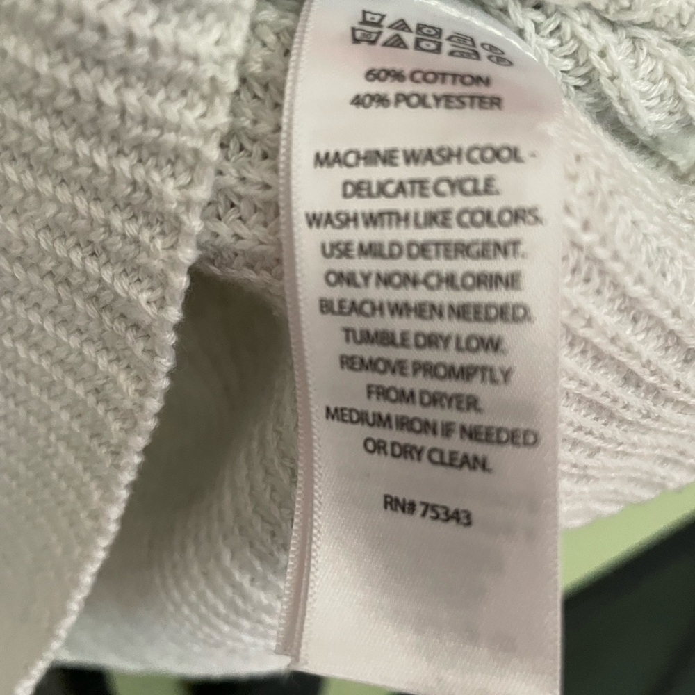 Like new XS Rachel Zoe Cream V-Neck Ribbed Sweater - Picture 5 of 8